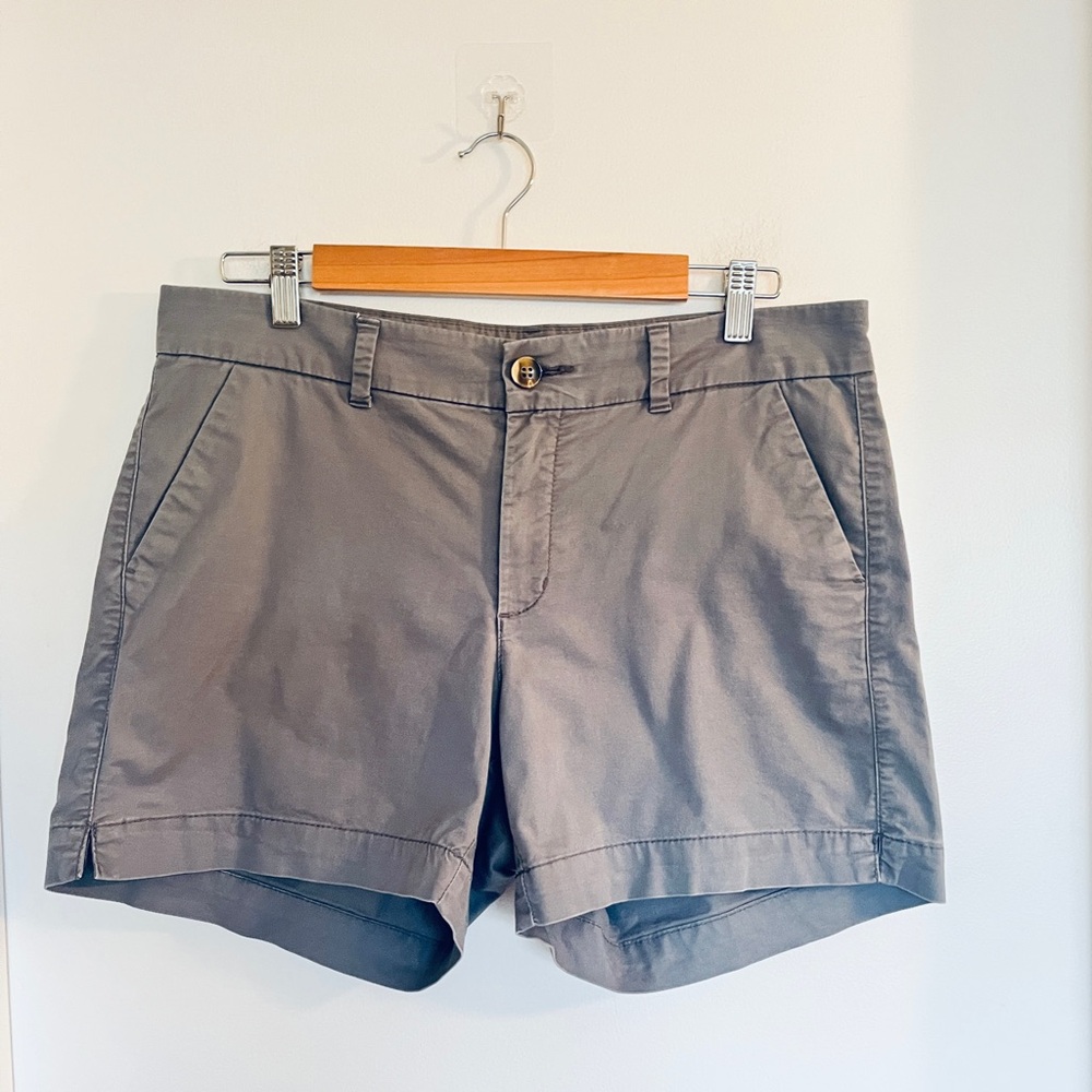 Old‎ Navy Everyday Mid-Rise Gray Shorts, Size Large